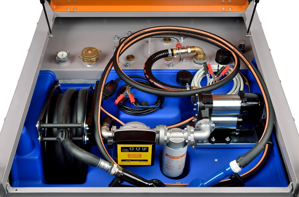 Cuve acier en chantier 980 litres gasoil et 200l adblue avec pompes 12V
